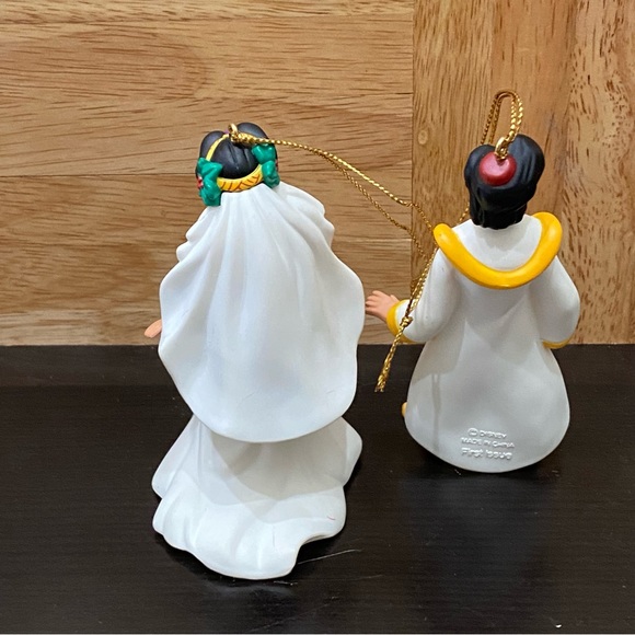 Vintage 1997 Disney Aladdin & Jasmine Grolier First Issue Christmas Ornament - Picture 8 of 12